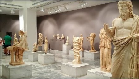 İqtisadi böhran yaşayan Yunanıstan tarixi əsərləri 50 illik icarəyə verir