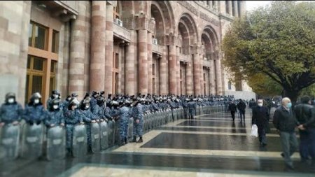 Erməni etirazçılar metronu ələ keçirdi