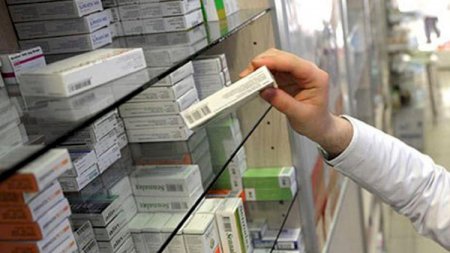 Nazirlik dərman satanlara xəbərdarlıq etdi 