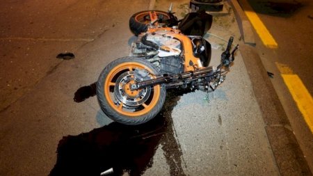 Yasamalda motosiklet avtomobilə çırpıldı, xəsarət alan var