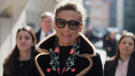 Azərbaycanlı milyarderin keçmiş xanımı öz oğlunu məhkəməyə verdi