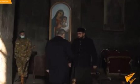 Nikolun əlini sıxmayan keşiş bunu sübut etdi - Şərh