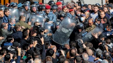 Ermənistanda müddətsiz oturaq aksiya elan olunub