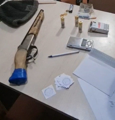 Gəncə sakinində silah və narkotik aşkarlandı - FOTO