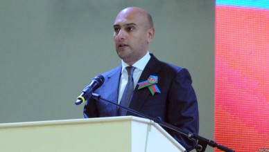 Vətəndaş Dövlət Bayrağı Meydanı Kompleksi İdarəsinin sabiq rəisi Rəşad Məmmədova məxsus “AZ İmport” MMC-dən ŞİKAYƏTÇİDİR — «Mülkiyyətçiyə xəbər vermədən,kompensasiya ödəmədən əmlakı sökürlər»