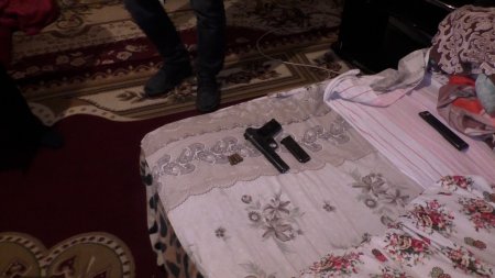 Sabunçu rayonu Nardaran qəsəbəsində silahlı şəxs saxlanılıb - VİDEO