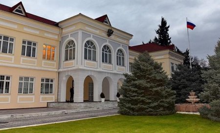 Ermənistan səfirliyi mühasirəyə alındı