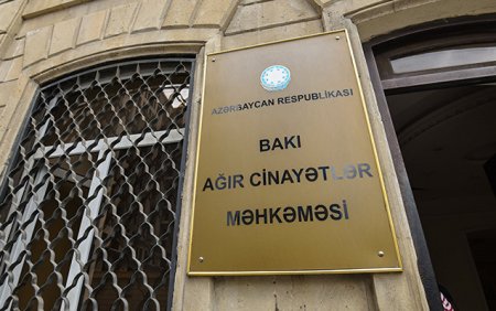 Bakıda məhkəmə zalında İNSİDENT - 4 dustaq qollarını ülgüclə doğradı