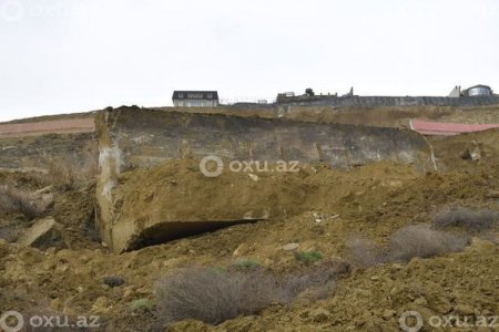 Badamdarda sürüşmə davam edir