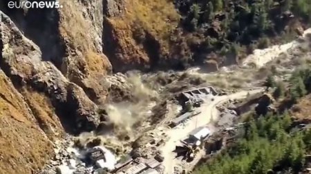 Hindistanda faciə: 14 nəfər öldü, onlarla insan itkin düşdü