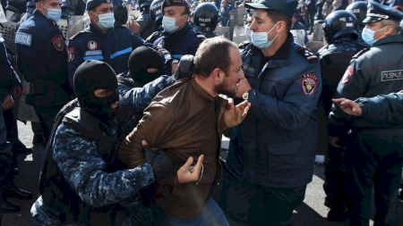 Yerevanda Paşinyana etiraz edənlər saxlanıldı