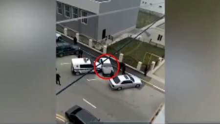Bakıda avtomobilini polisin üzərinə sürən şəxs tutuldu - VİDEO