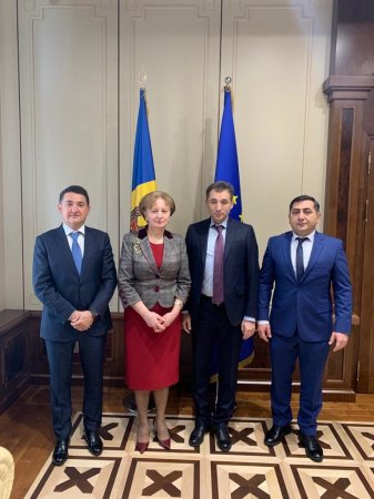 Azərbaycanın səfiri Moldovanın spikeri ilə görüşdü