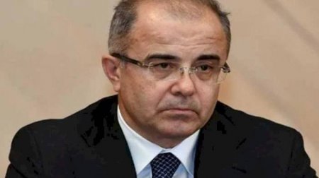 Rektor 1 milyona ev, 440 minə son model avtomobil aldı - Foto