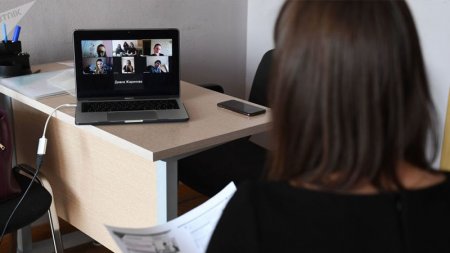 Kollec direktoru sinif nümayəndəsini ədəbsiz sözlərlə təhqir etdi (VİDEO/YENİLƏNİB)