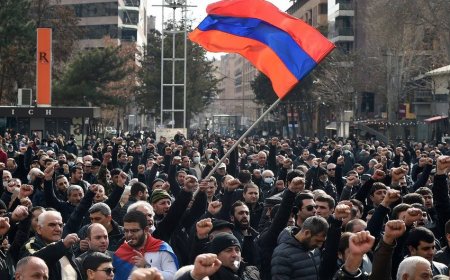 Yerevanda müxalifət parlamentin binası qarşısında gecələyəcək