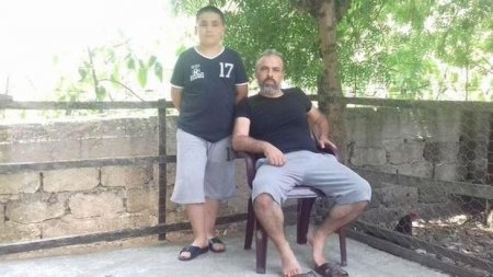Türkiyədə tibb işçisi oğlunu “Allah yolunda qurban kəsdi”