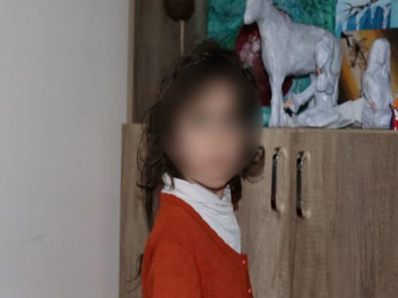 Bakıda küçəyə atılan dörd yaşlı qızla bağlı araşdırma başladı - RƏSMİ