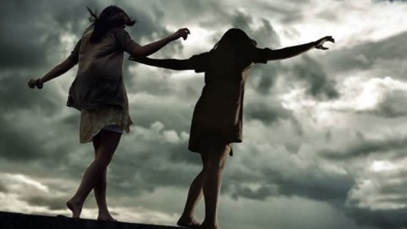 Məktəblilərin intiharı: Sərt karantin qərarı verənlər bu haqda düşünəcəkmi?