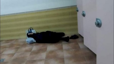 Bulvarda gecələyən qadınla bağlı AÇIQLAMA