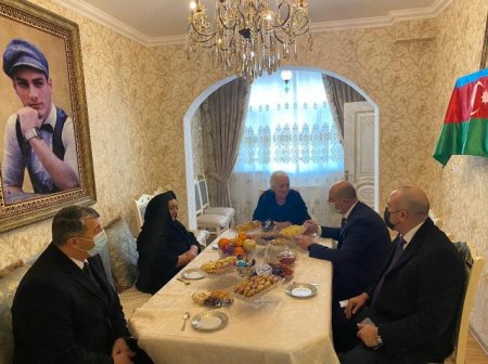 Nəsimi rayonunda İlaxır çərşənbəsi günü 3 şəhid ailəsinin mənzilinin əsaslı təmiri başa çatdırılmışdır -FOTOLAR