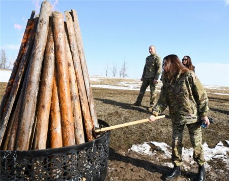 Prezident Cıdır düzündə Novruz tonqalı yandırıb - VİDEO+FOTOLAR