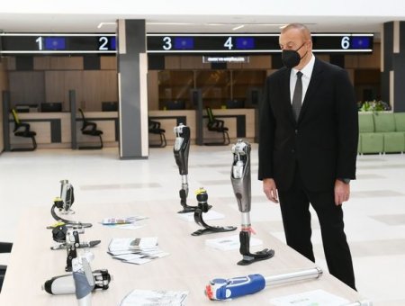 İlham Əliyev Bakıda yeni DOST mərkəzinin açılışında - FOTO