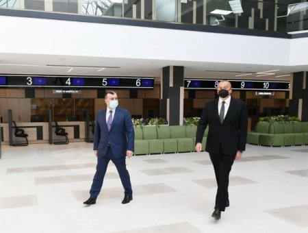İlham Əliyev Bakıda yeni DOST mərkəzinin açılışında - FOTO