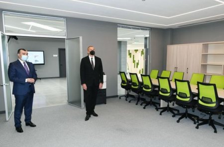 İlham Əliyev Bakıda yeni DOST mərkəzinin açılışında - FOTO