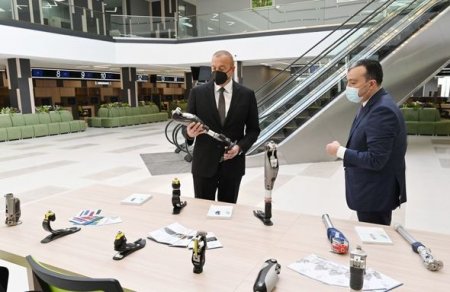 İlham Əliyev Bakıda yeni DOST mərkəzinin açılışında - FOTO