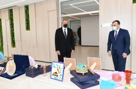 İlham Əliyev Bakıda yeni DOST mərkəzinin açılışında - FOTO