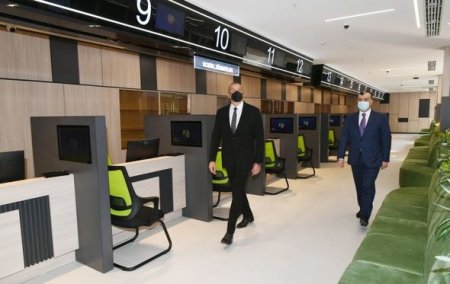 İlham Əliyev Bakıda yeni DOST mərkəzinin açılışında - FOTO