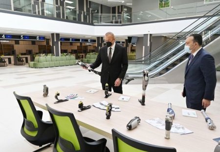 İlham Əliyev Bakıda yeni DOST mərkəzinin açılışında - FOTO