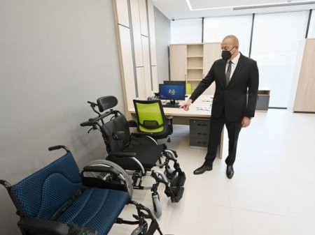 İlham Əliyev Bakıda yeni DOST mərkəzinin açılışında - FOTO