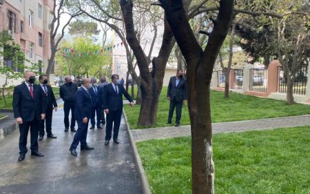 Nəsimi rayonunda daha bir abad həyət istifadəyə verilib Nəsimi rayonunda daha bir abad həyət istifadəyə verilib