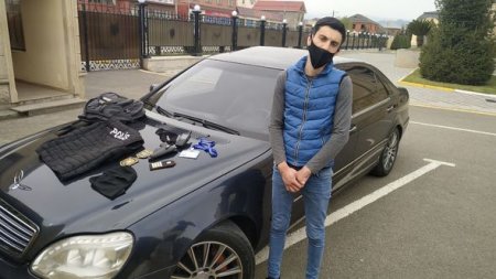 Lənkəranda “polis” saxlanıldı: Qara maska, oyuncaq tapança, saxta paqonlar - FOTO