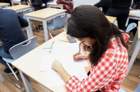 Bu gün 18 mindən çox şagird buraxılış imtahanı verəcək