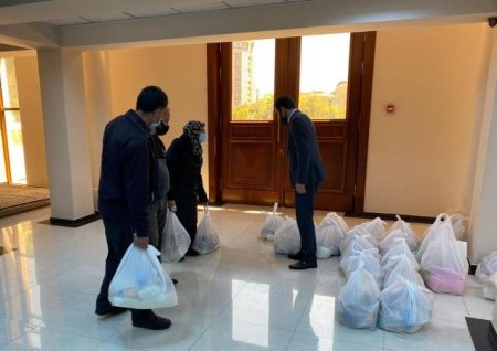 Nəsimi rayonunda Ramazan Bayramı münasibətilə aztəminatlı ailələrə bayram sovqatları paylanılıb 