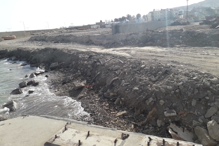 Bibiheybətdə dənizi torpaqla dolduran kimdir - Xəzər yenə hasarlanır, insanların son nəfəsliyi də qapadılır Bibiheybətdə dənizi torpaqla dolduran kimdir - Xəzər yenə hasarlanır, insanların son nəfəsliyi də qapadılır