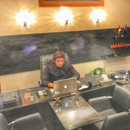 Marketdə məhsulları yararsız hala salan general oğlunun dəbdəbəli həyatı - FOTO