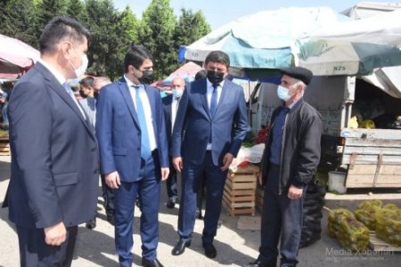 İcra başçısı Mərkəzi bazarda sakinlərin qayğıları ilə maraqlanıb