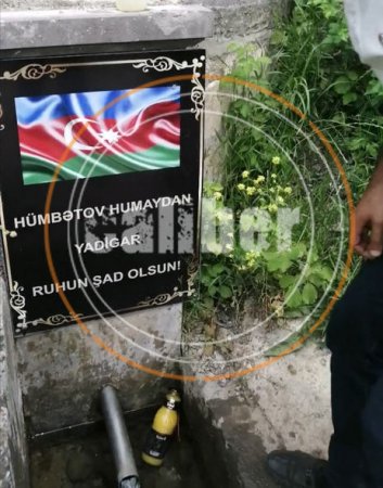 Deputat arağını şəhidin adına yaradılmış bulaqda soyudur - FOTO