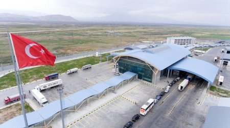 Türkiyə-Naxçıvan quru yolu bağlandı