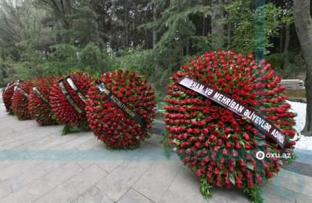 İlham Əliyev və Mehriban Əliyeva Tahir Salahovun dəfn mərasiminə əklil göndərib - FOTO