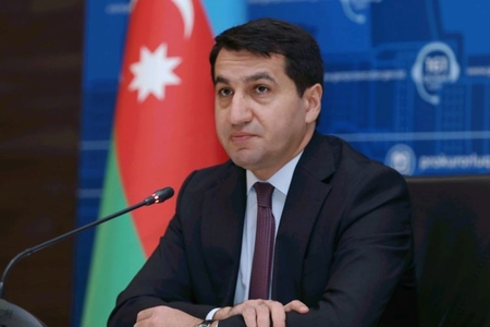 Hikmət Hacıyev: “Sosial media saxta xəbərləri böyüdür”