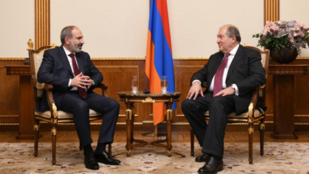 Sarkisyan Paşinyanı təbrik etdi Sarkisyan Paşinyanı təbrik etdi