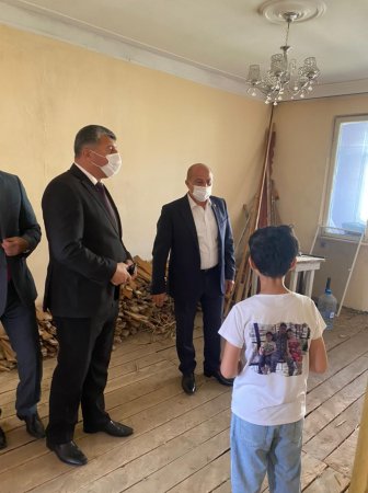 Nəsimi rayonunda şəhid ailəsinin yaşadığı binanın həyətində və mənzilində əsaslı təmir işlərinə başlanılıb -FOTOLAR