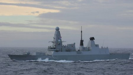 Rusiya gəmisi Qara dənizdə Britaniya hərbi gəmisinə atəş açdı