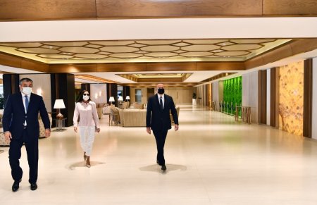 Prezident və xanımı “Gülüstan” sarayında (FOTOLAR)