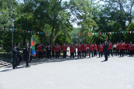 Nəsimi rayonunda Vətən müharibəsi Şəhidlərinin ailələrinə, qazilərə və iştirakçılara orden və medalların təqdimetmə mərasimi keçirilib - FOTOLAR